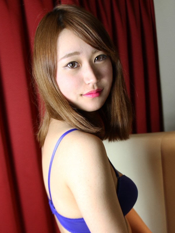 激安ヌキ道楽・神戸店 あいな 27歳 T：160　B：84(C)　W：56　H：84