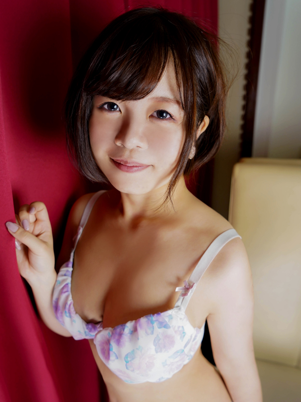 激安ヌキ道楽・神戸店 えりか 25歳 T：152cm　B：86(G)　W：56　H：84
